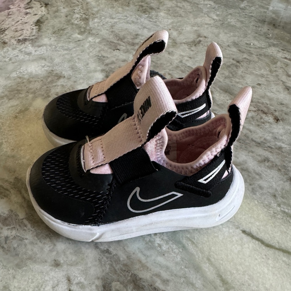 Nike flex runner size 5C